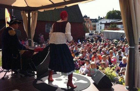 SjörövarMange & KattaPirat Allsång 2012 Foto: Johanna Lisberg Jensen