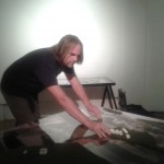 Museipedagog Mats Larsson i full gång med att sätta upp modellen av koncentrationslägret Mauthausen. Foto: Johanna Lisberg Jensen/Kulturen Museipedagog Mats Larsson i full gång med att sätta upp modellen av koncentrationslägret Mauthausen. Foto: Johanna Lisberg Jensen/Kulturen