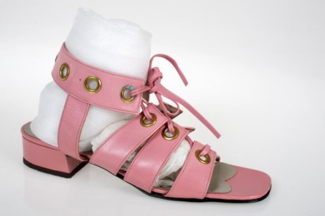 Rosa sandaler från Katja of Sweden, från 1960-talet. Foto: Kulturen