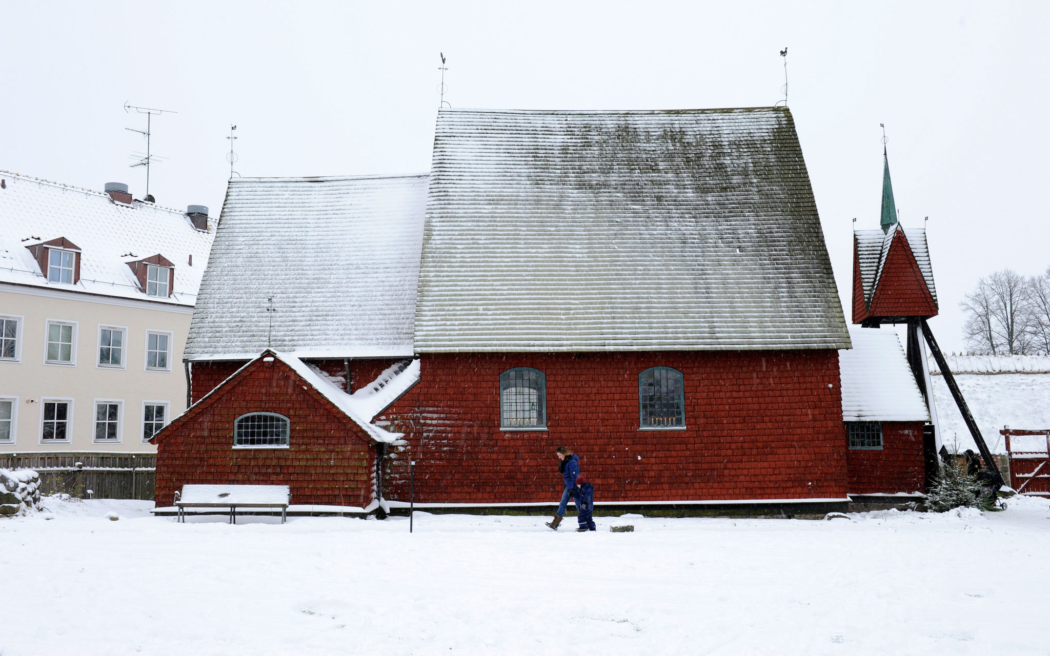 Bosebo kyrka en vinterdag.