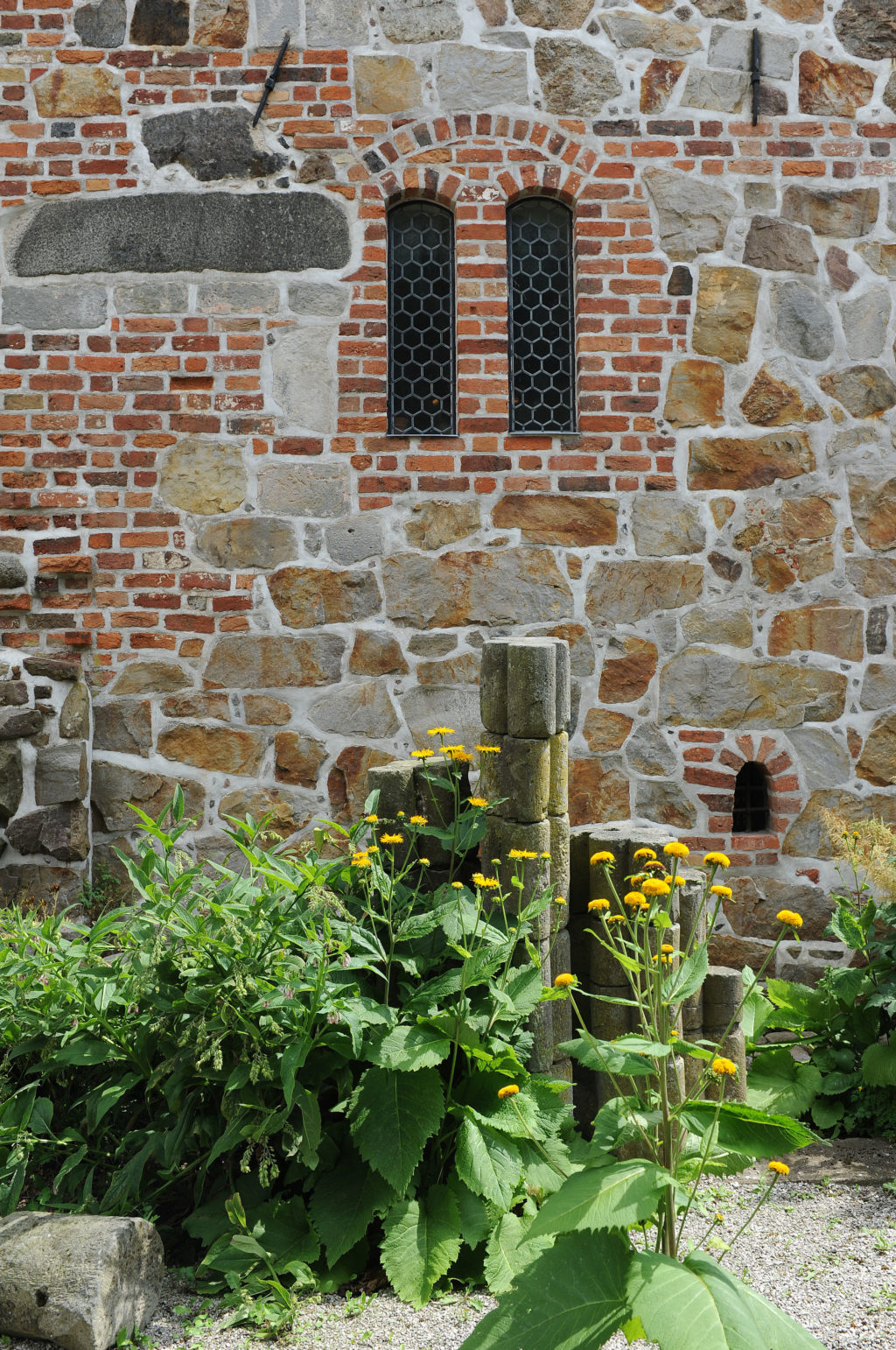 Dekanhuset, väggen mot Lapidariet