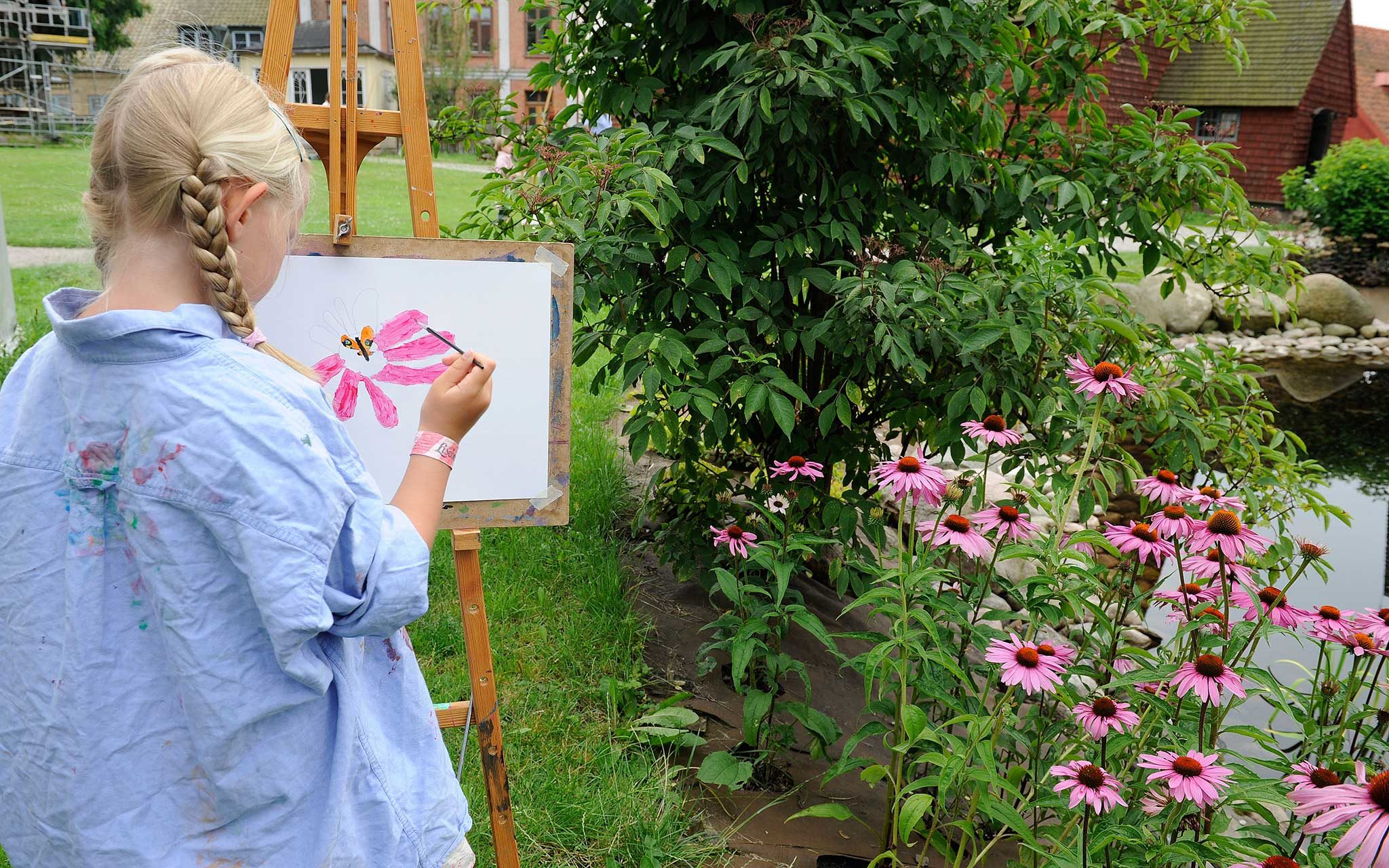 Staffilmålning en sommardag i Kulturens park.