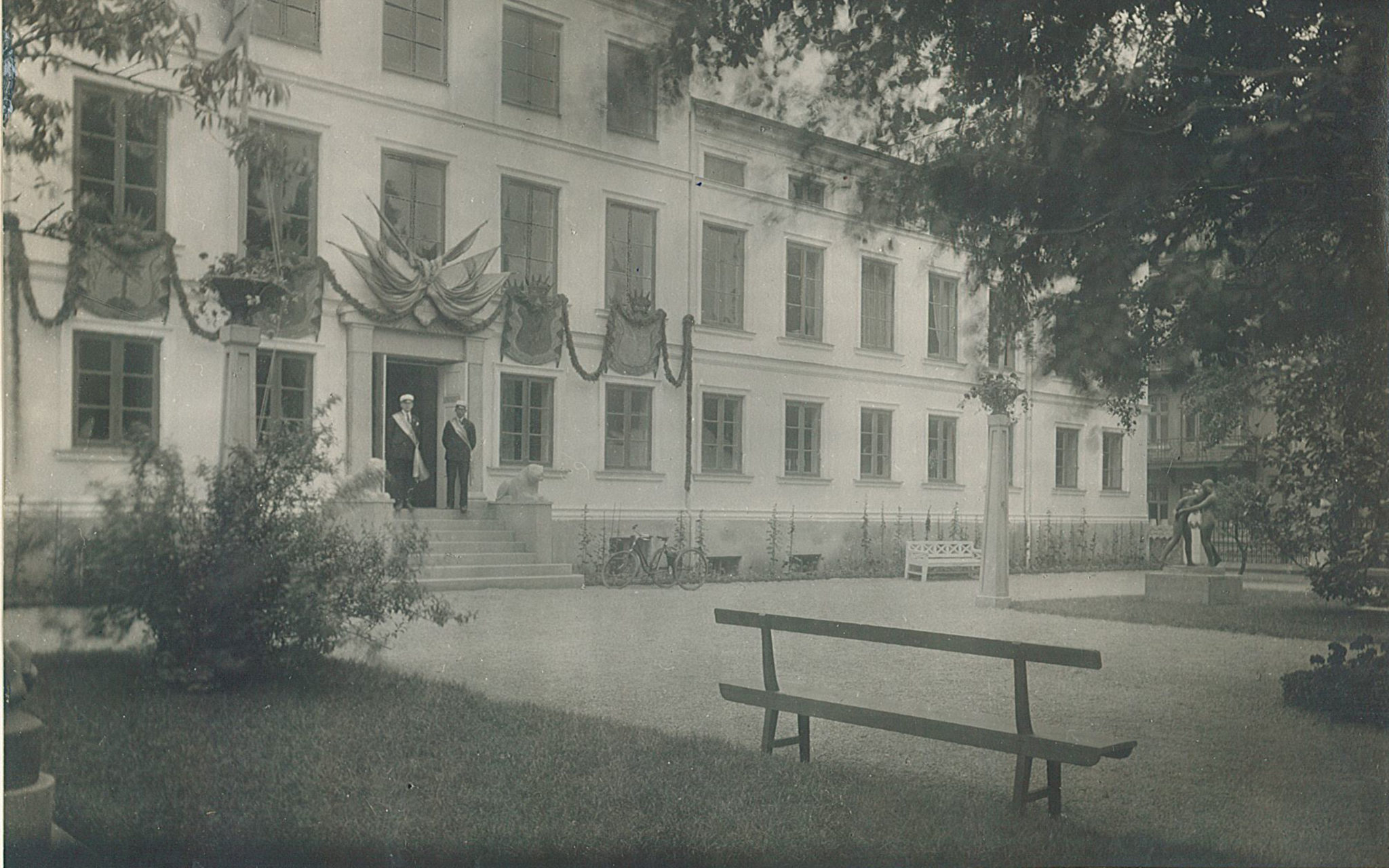 Framsidan av Vita huset 1929, när Kulturens södra område med Vita huset och Allmogehallen invigdes