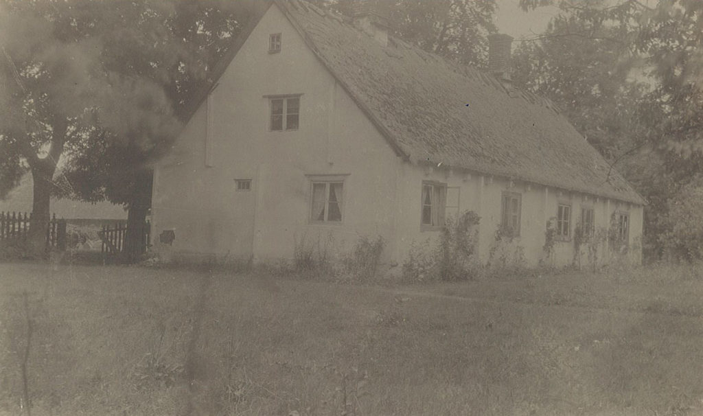 Prästgården på sin ursprungliga plats. Fotot är taget av Kulturens första chef Georg Karlin 1909.