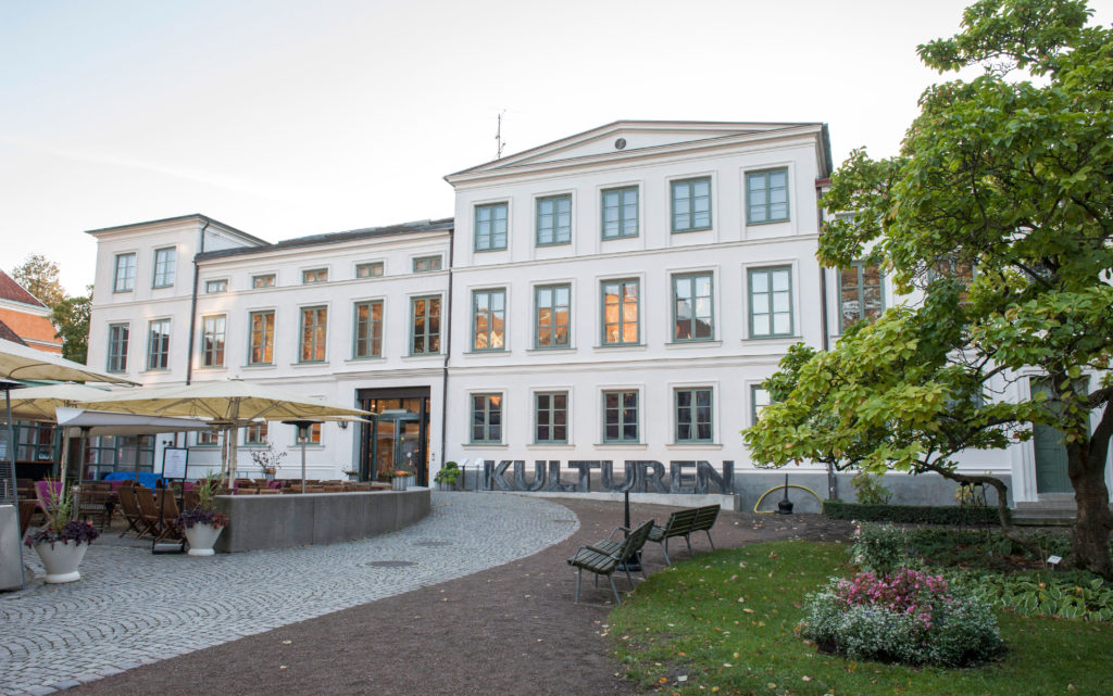 Vita huset med entrén till Kulturen i Lund. Foto: Viveca Ohlsson/Kulturen