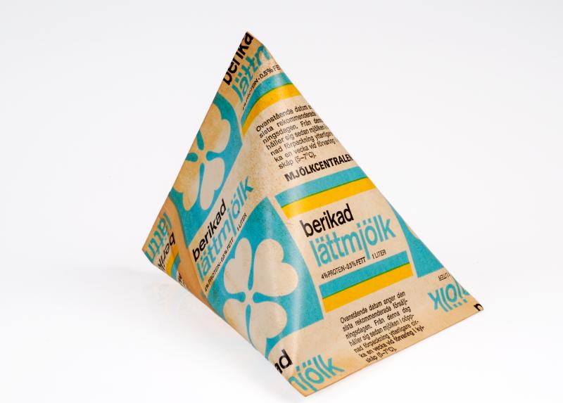Tetrapak, förpackning för "berikad lättmjölk.