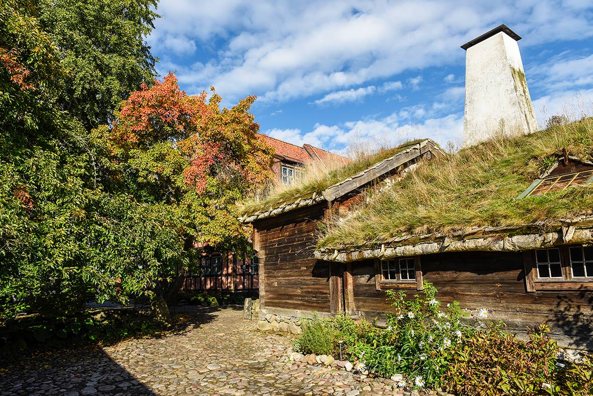 Blekingegården i friluftsmuseet en höstdag.
