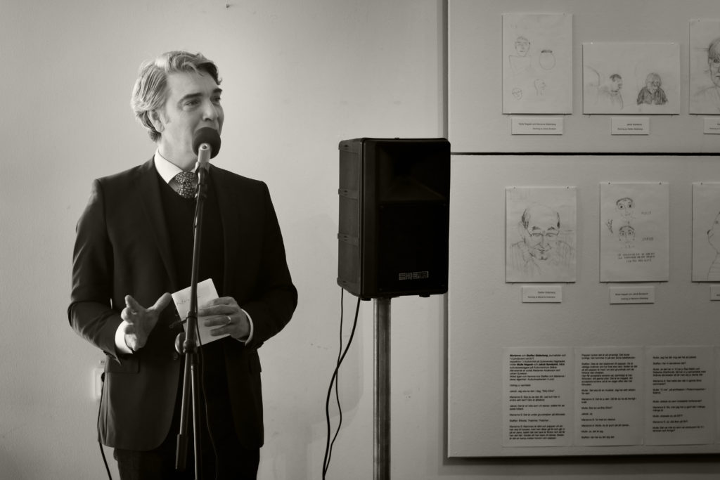 Kulturens museichef Gustav Olsson håller tal.