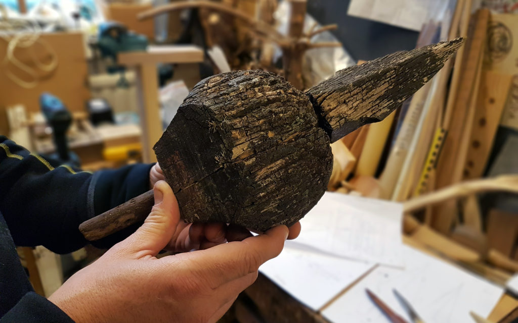 Den gamla spiran, som är konstruerad av ett ”spjut” och en klot av trä. 