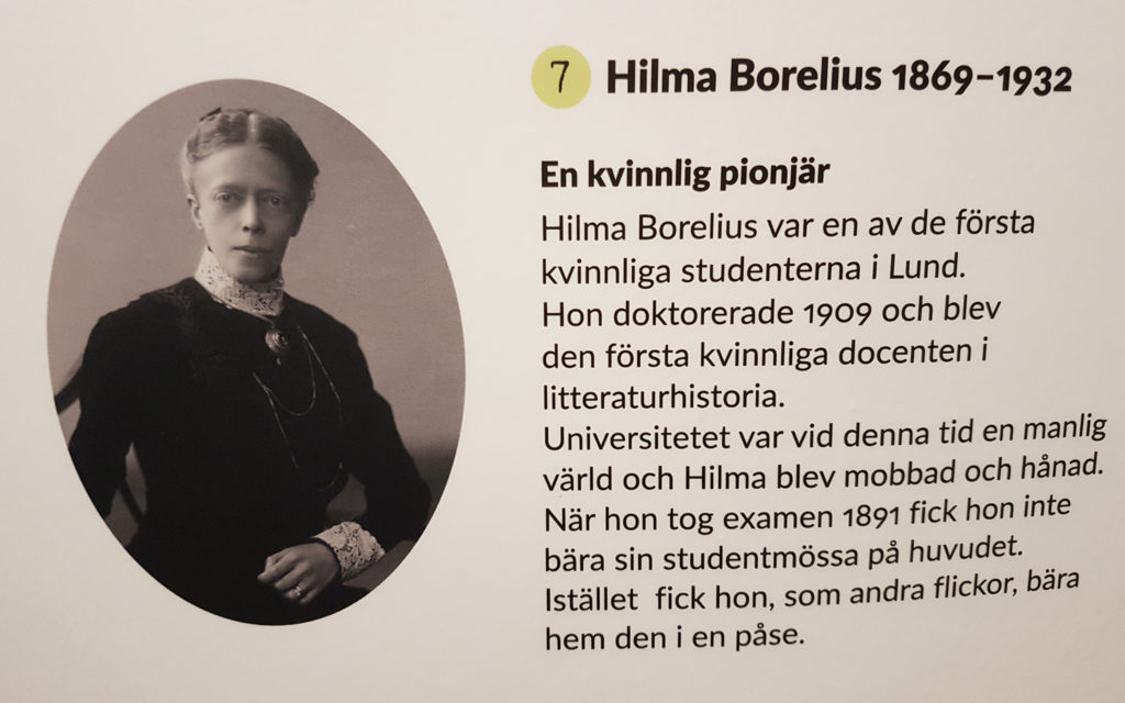 Porträtt och kort text om Hilma Borelius i utställningen En stund i Lund