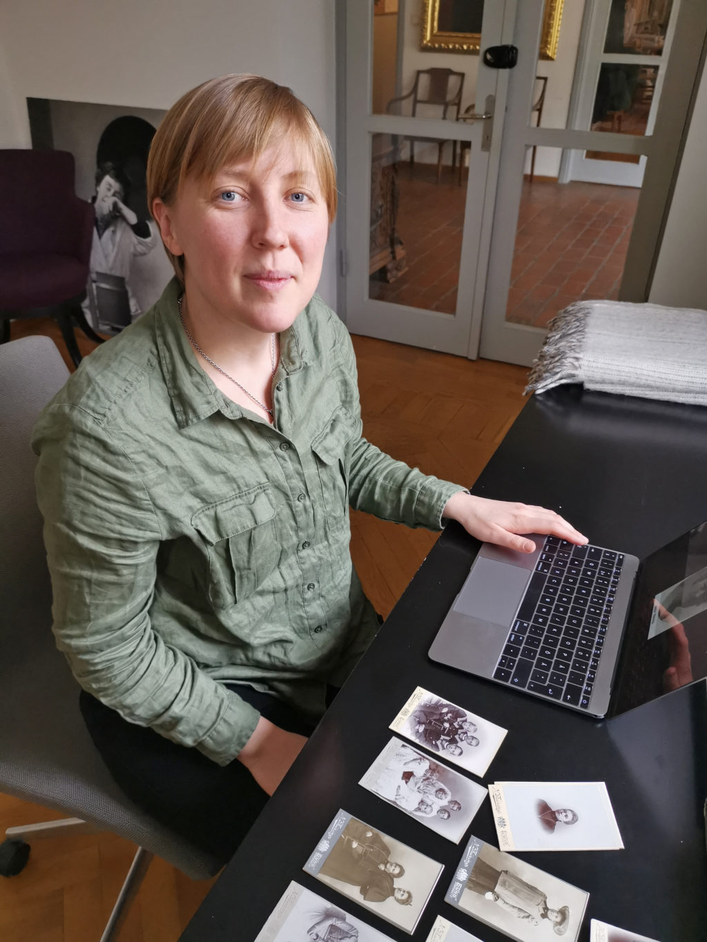 Forskaren Malin Arvidsson på besök på Kulturen. Foto: Anders Jansson, Kulturen.