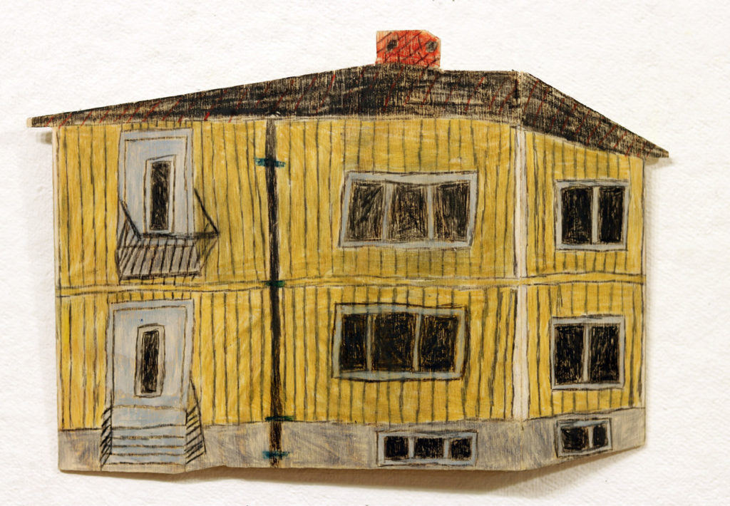 Tredimensionell husbild i trä av Roger Marmdal. Foto: Kulturcentrum Skåne