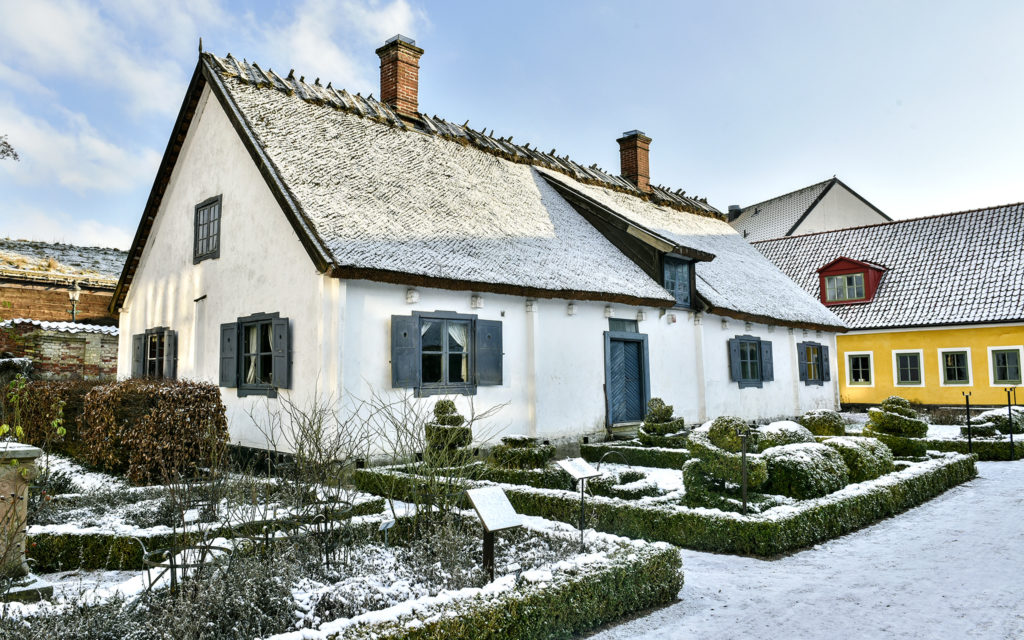 Västra Vrams prästgård på Kulturen i Lund, en vinterdag med lite snö. Foto: Viveca Ohlsson, Kulturen
