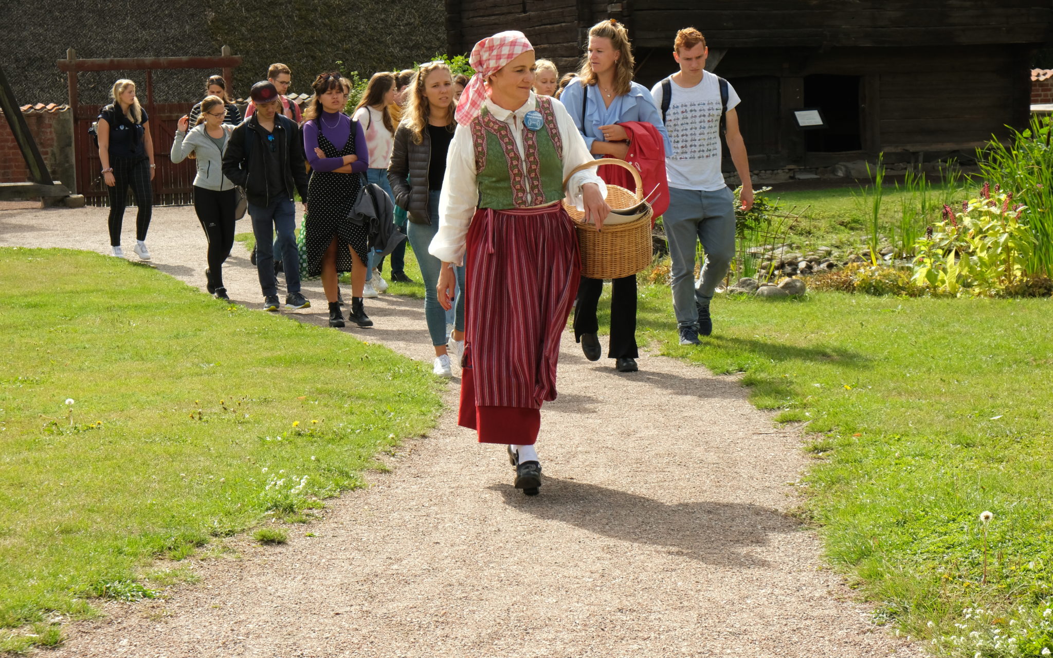 Visning i friluftsmuseet. Foto: Nelly Hercberg, Kulturen.
