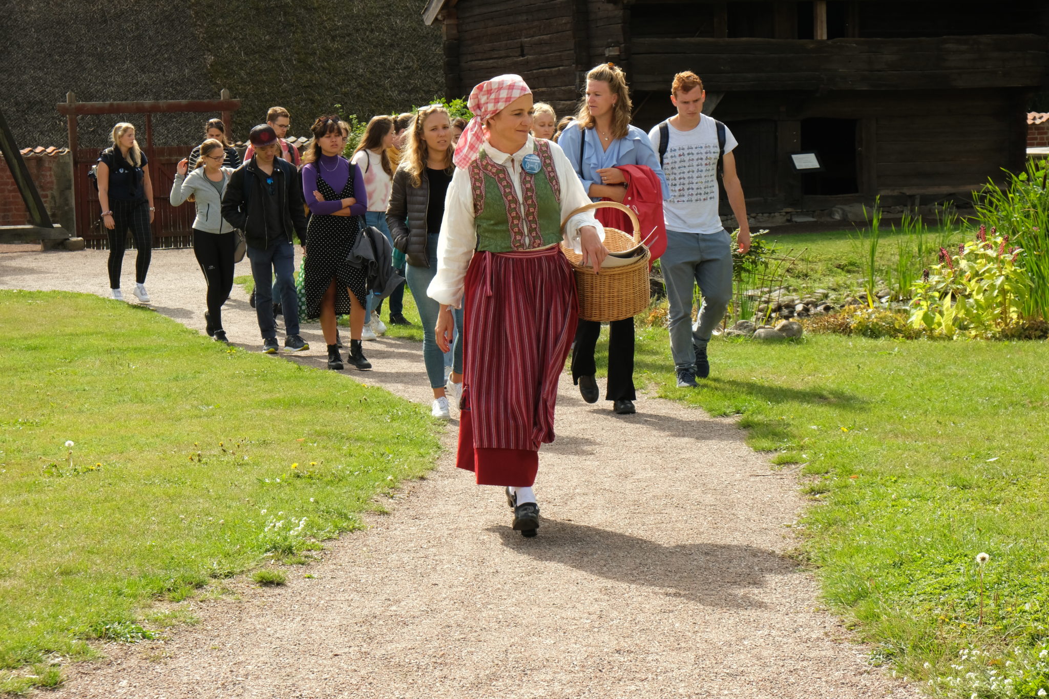 Visning i friluftsmuseet. Foto: Nelly Hercberg, Kulturen.