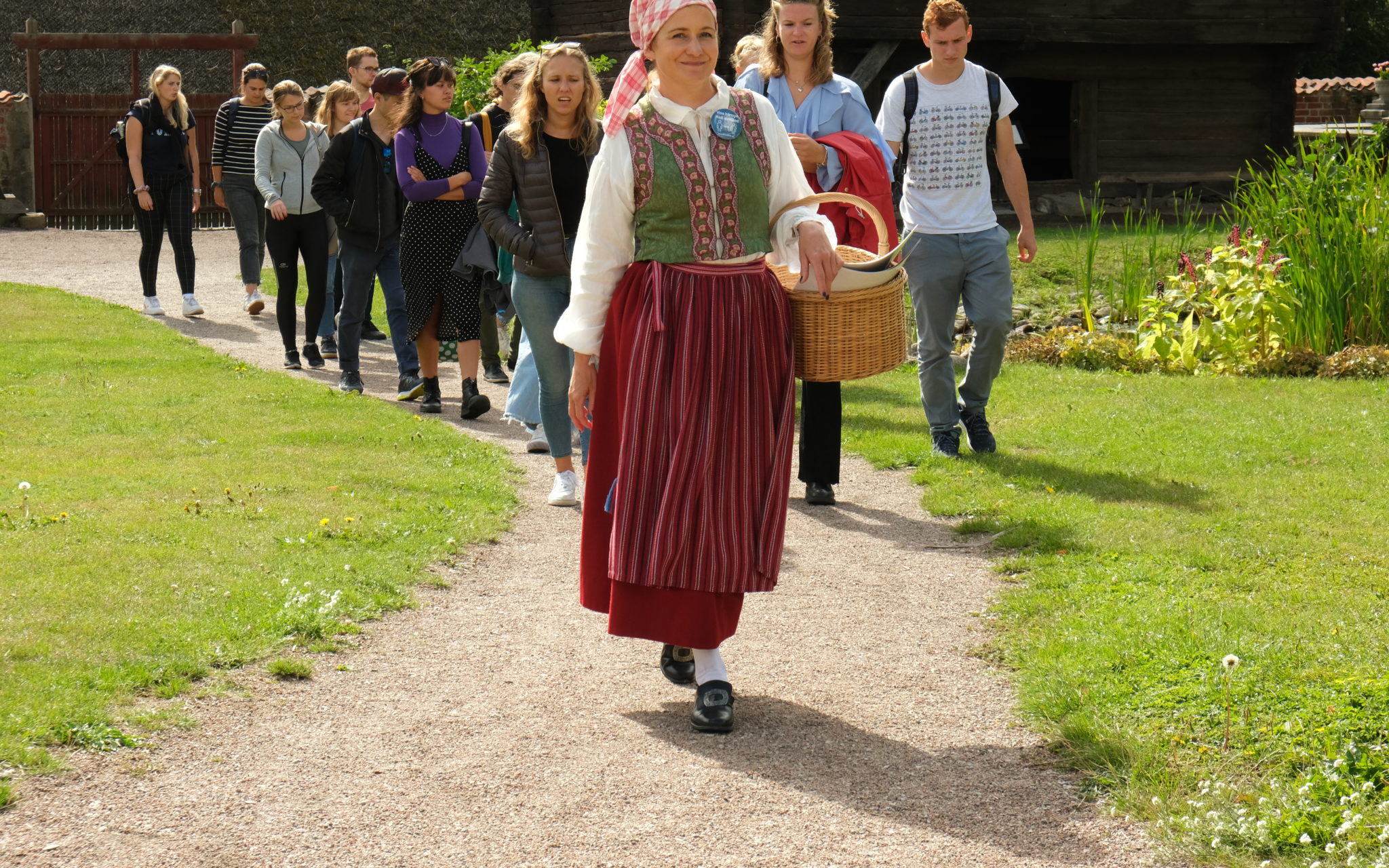 Visning i friluftsmuseet. Foto: Nelly Hercberg, Kulturen.