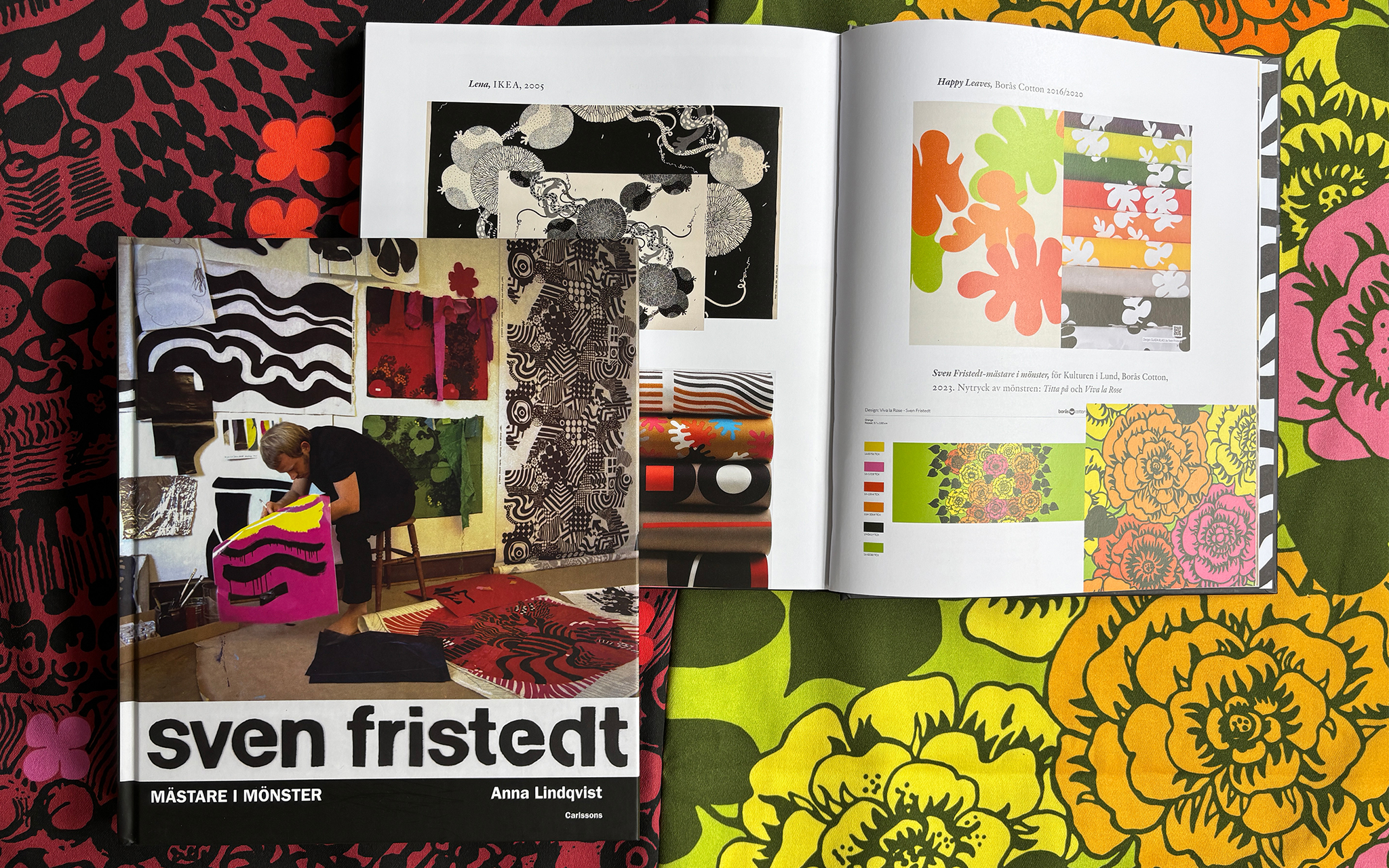 Boken Sven Fristedt – mästare i mönster ligger på tyger med Sven Fristedts mönster